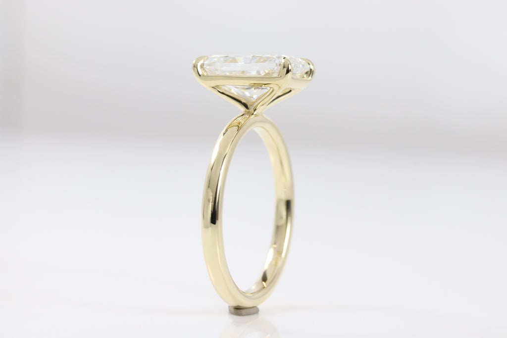 Amé Solitaire | 3.02ct E-VS1 Radiant | 14k Yellow Gold
