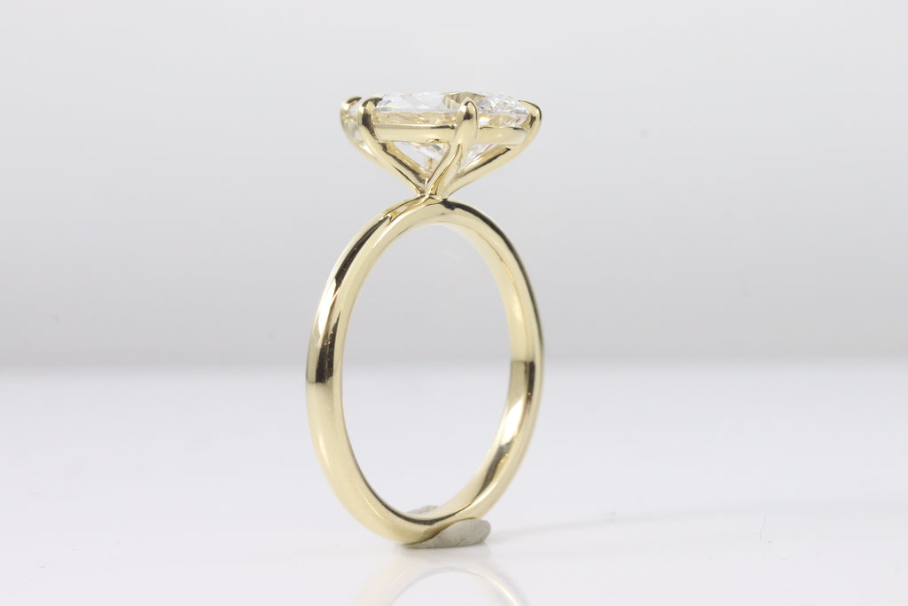 Amé Solitaire | 2.51ct E-VS1 Pear | 14k Yellow Gold