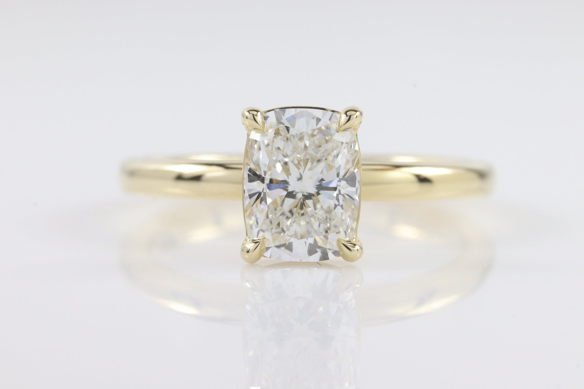 Cabas Solitaire | 1.38ct E-VS1 Cushion | 14k Yellow Gold