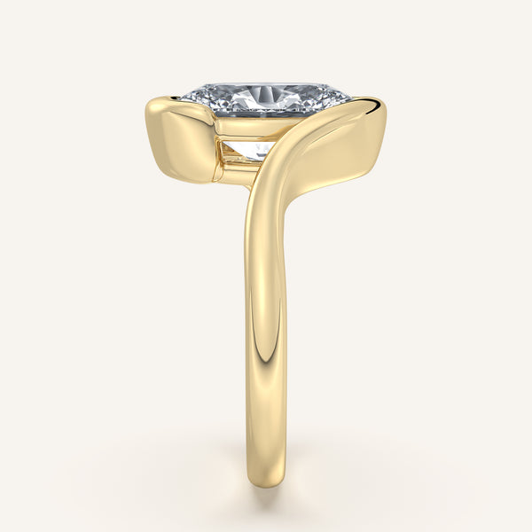 Oval Bypass Half Bezel Ring | 18k Yellow Gold