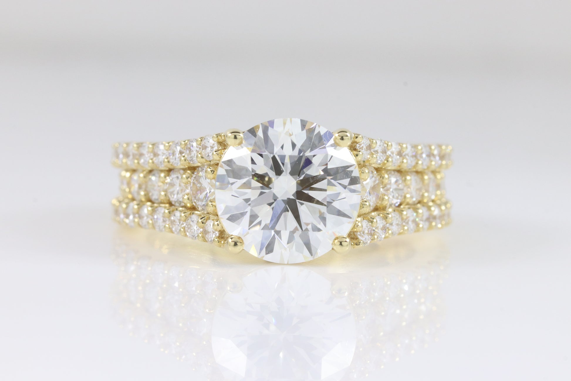 Brillante Accented | 3.10ct E-VVS2 Round | 18k Yellow Gold