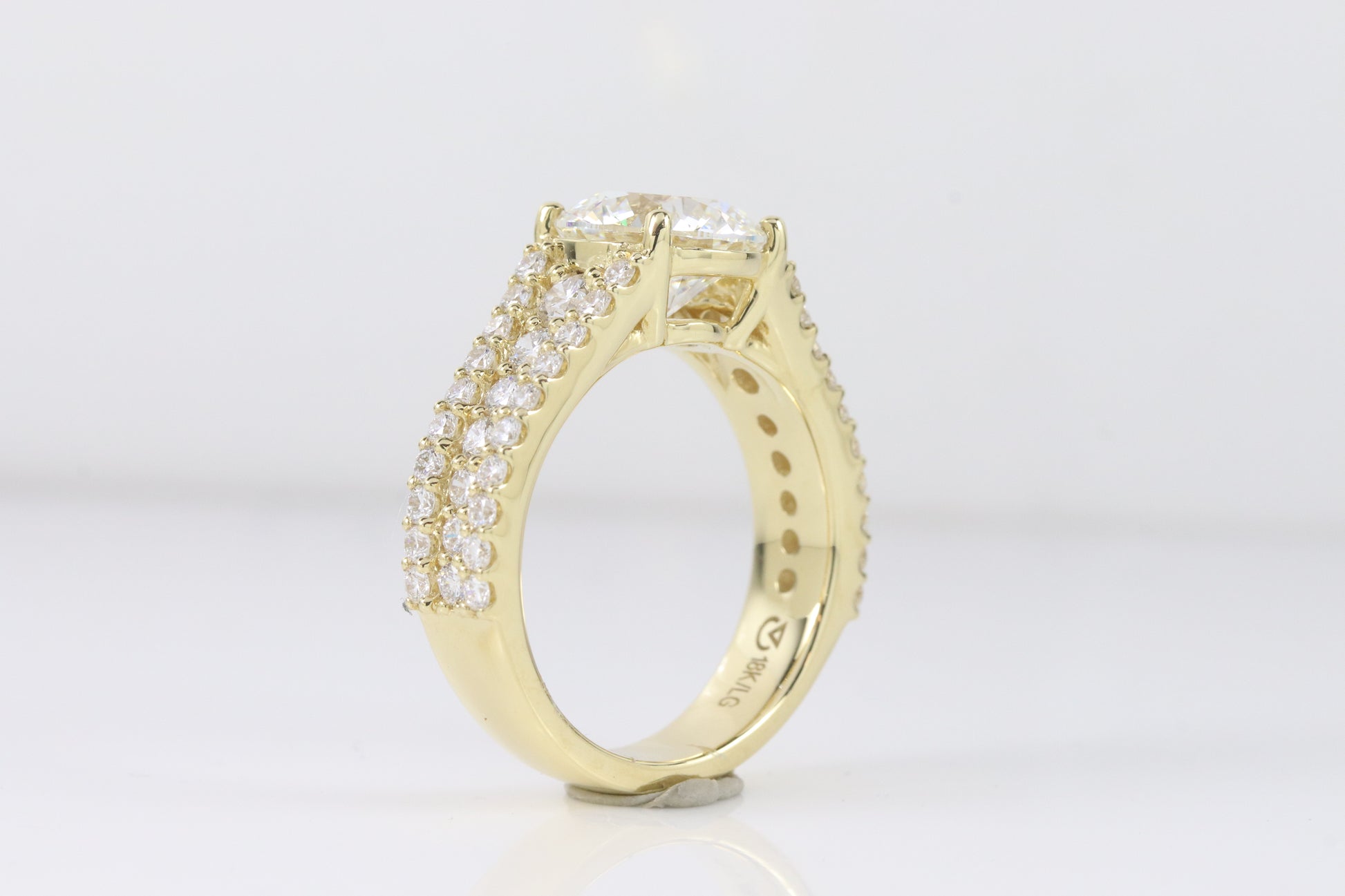 Brillante Accented | 3.10ct E-VVS2 Round | 18k Yellow Gold